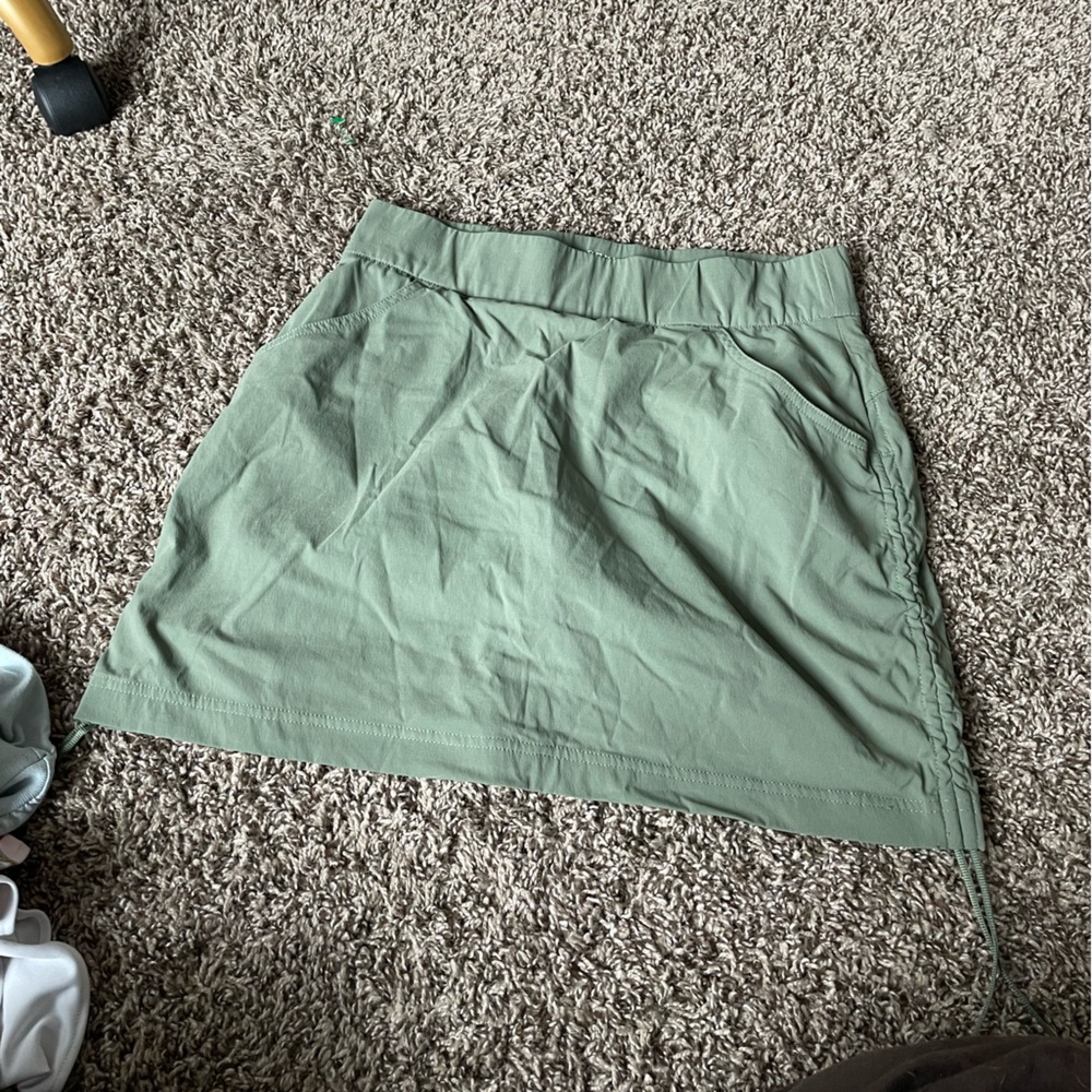 Columbia womens M olive green skort